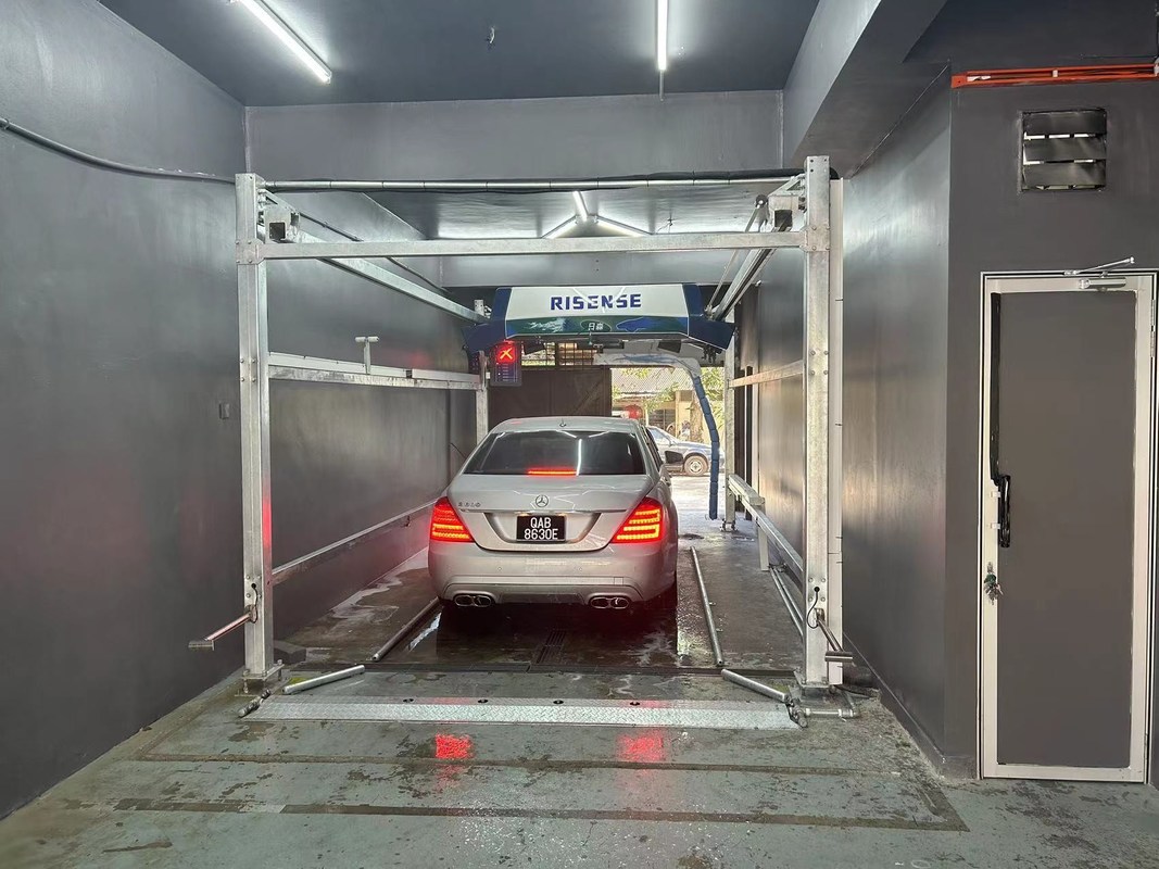 자동차 외관의 고압 물 청소를 위한 완전히 자동적인 터치없는 자동차 세탁기